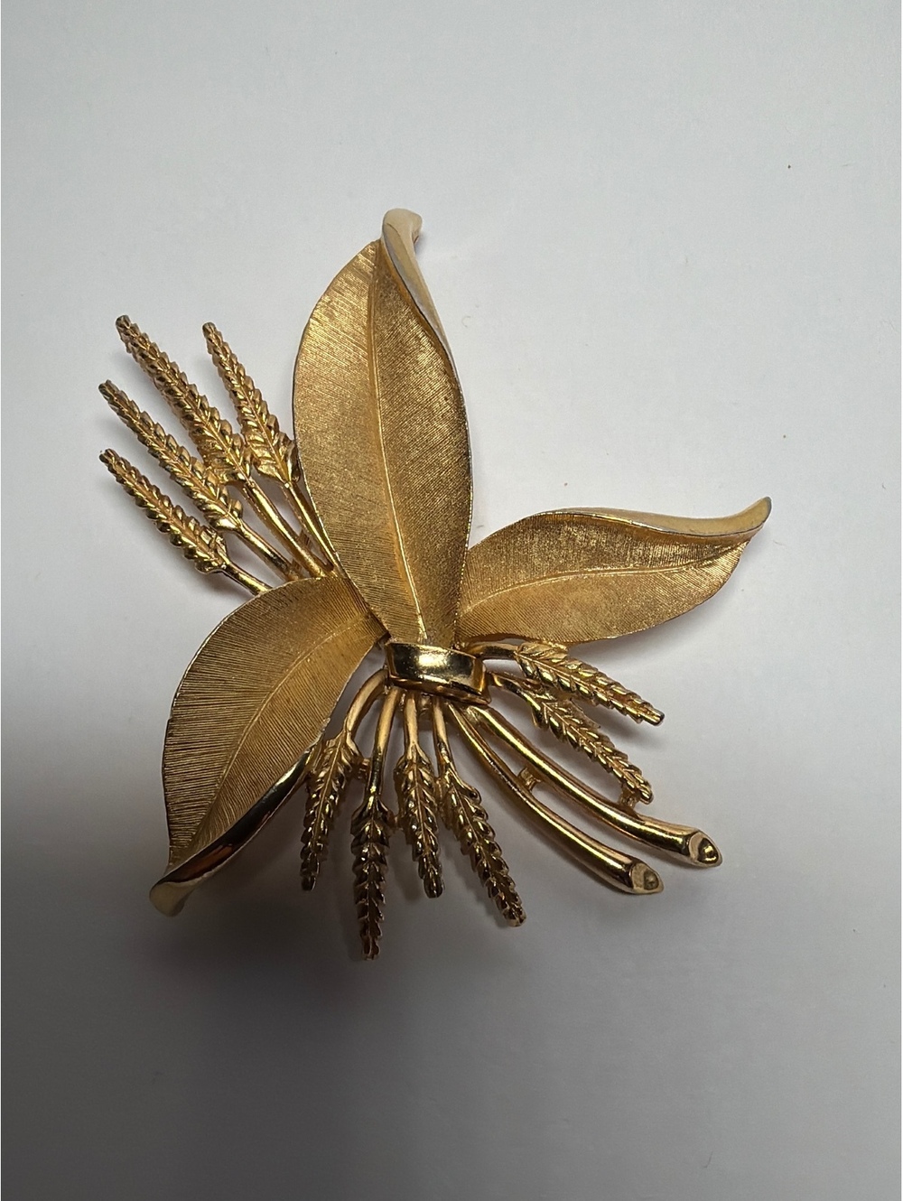 Vintage Trifari Gold Tone Leaf and Wheat Brooch Pin